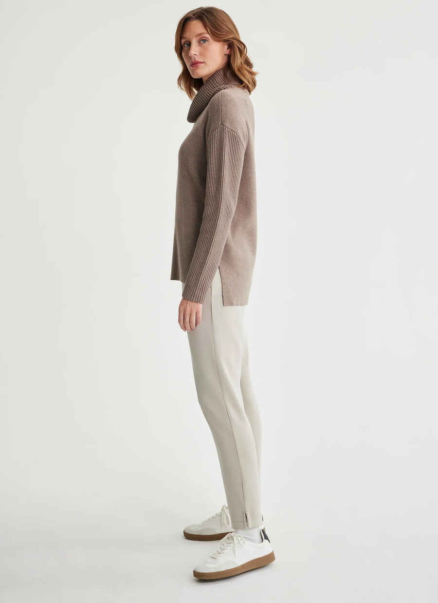 FIG37900 Luna Turtleneck Sweater