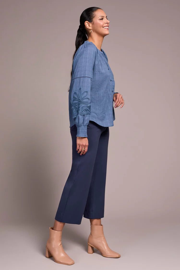 TR2408o L/S Blouse W/Applique