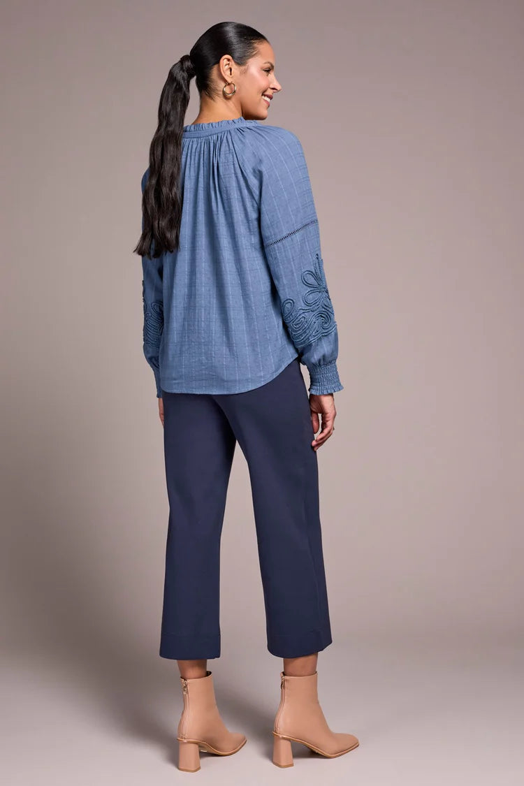 TR2408o L/S Blouse W/Applique